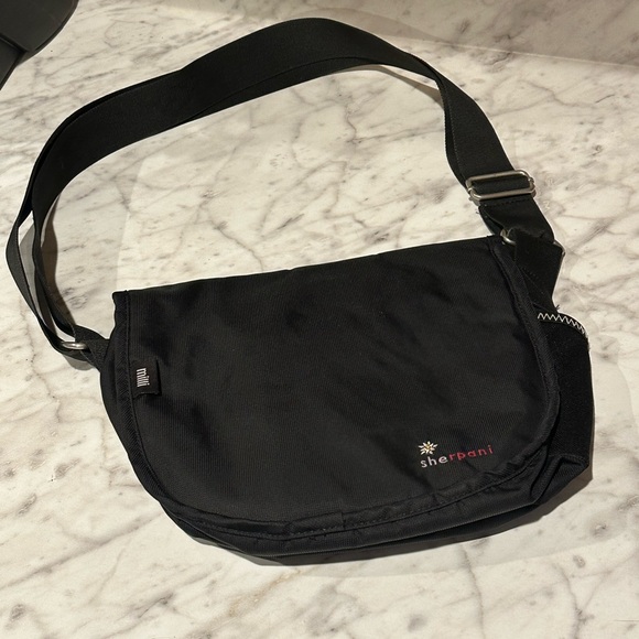 Sherpani Milli Black Crossbody Bag with ID Pouch - Picture 2 of 9